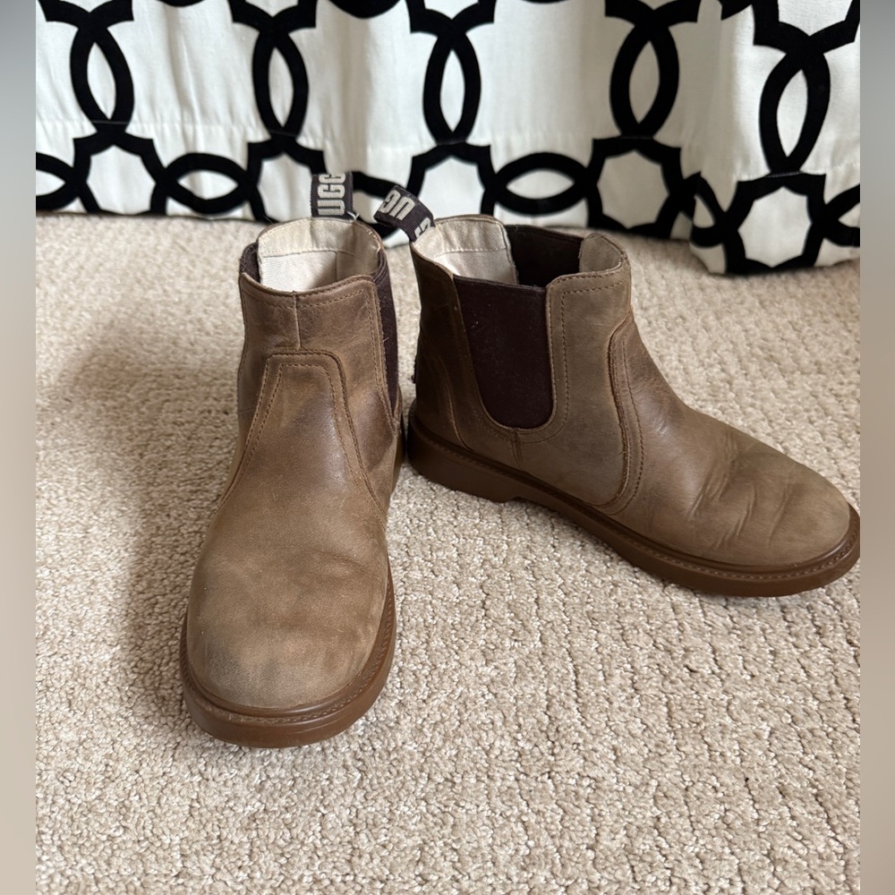 UGG Cream boy boots, size 3